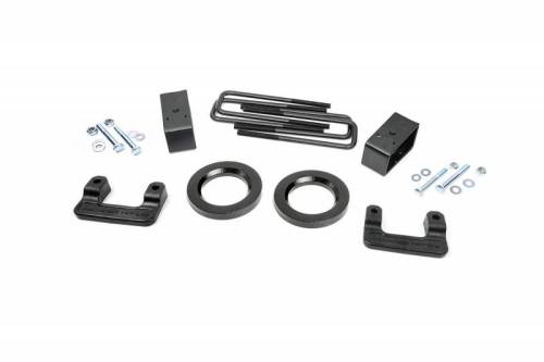 Rough Country - 1312 | 2.5in GM Leveling Lift Kit (16-18 1500 PU | Stamped Steel)