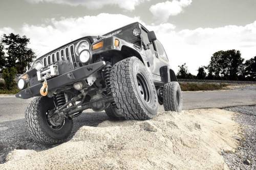 Rough Country - 90670 | 4 Inch Lift Kit | V2 | Jeep Wrangler TJ 4WD (1997-2002)