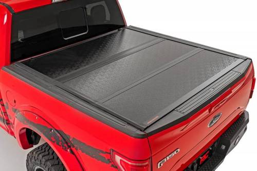 Rough Country - 47214651 | Hard Flush Tri Fold Bed Cover | 6.5 Ft Bed | Ford Super Duty (08-16)