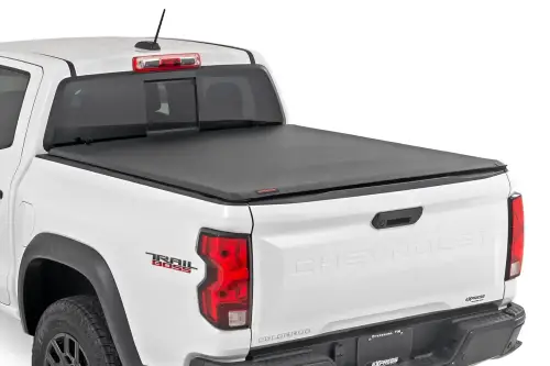 Rough Country - 42120500 | Rough Country Soft Roll Up Bed Cover For Chevrolet Colorado / GMC Canyon (2015-2024) | 5' Bed