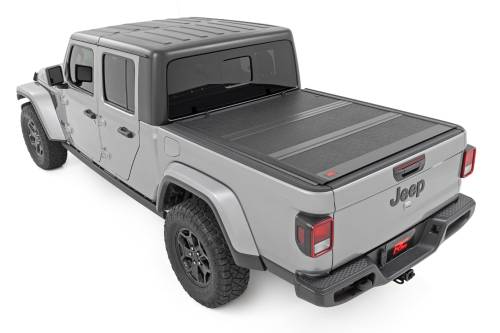 Rough Country - 47620500B | Rough Country Hard Low Profile Bed Cover (2020-2024 Gladiator JT 4WD | 5' Bed)