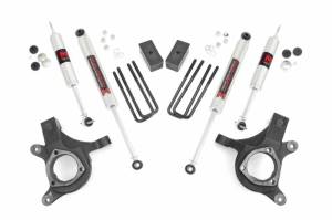 23240 | Rough Country 3 Inch Lift Kit With Rear Blocks For Chevrolet Silverado / GMC Sierra 1500 2WD | 1999-2007 (And Classic) | M1 Shocks