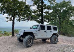 SuperLift - K201F | Superlift 4 Inch Rock Runner Series Lift w/ Fox 2.0 Shocks (20007-2018 Wrangler JK Unlimited) - Image 3