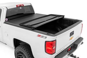 Rough Country - 41214550 | Rough-Country Bed Cover | Tri Fold | Soft | 5'9" Bed | Chevrolet/GMC 1500 (14-18) - Image 4