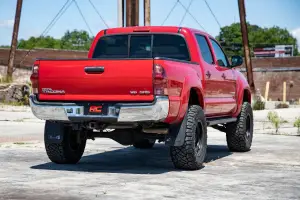 Rough Country - 74240 | Rough Country 3.5 Inch Lift Kit With Upper Control Arms For Toyota Tacoma 4WD (2005-2023) | Aluminum Finish, Front M1 Struts, Rear M1 Shocks - Image 5